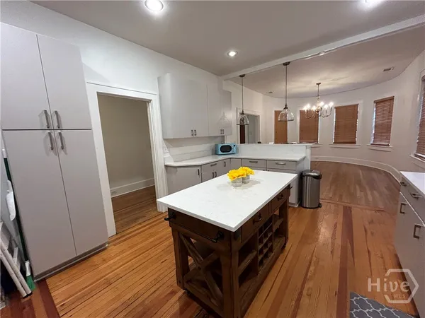 $2,600 | 1106 East 51st Street, Savannah, GA 31404