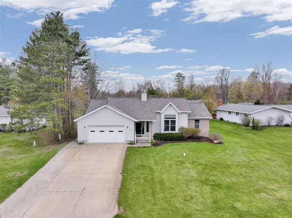 $389,000 | 4327 Benson Road, Cadillac, MI 49601