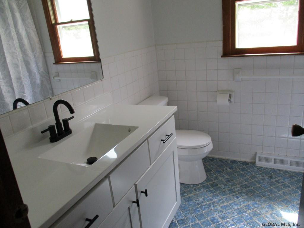 2023 Balltown Road Niskayuna, NY 12309 - Photo 10 of 45 Photo 9