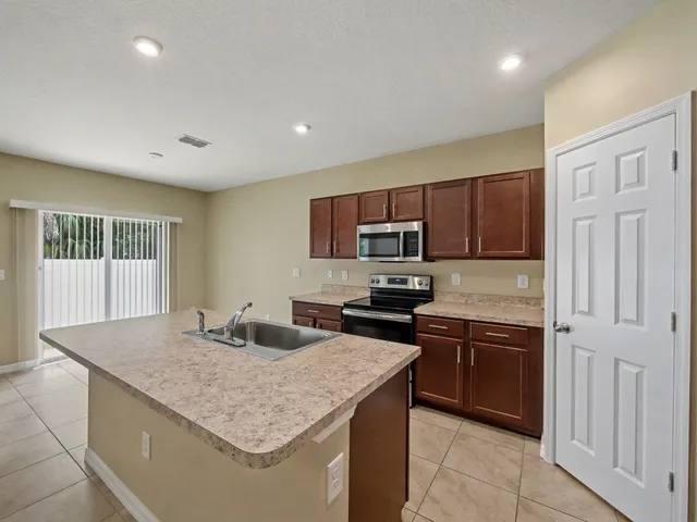 $320,000 | 5234 Oakland Lake Circle, Fort Pierce, FL 34951