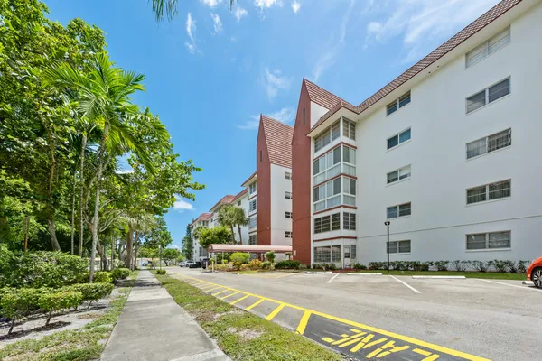 $89,900 | 4750 Northwest 22nd Court, Unit 408, Lauderhill, FL 33313