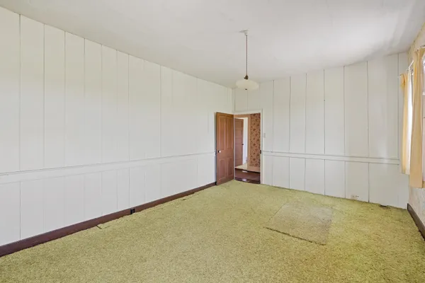 a view of empty room with an empty space