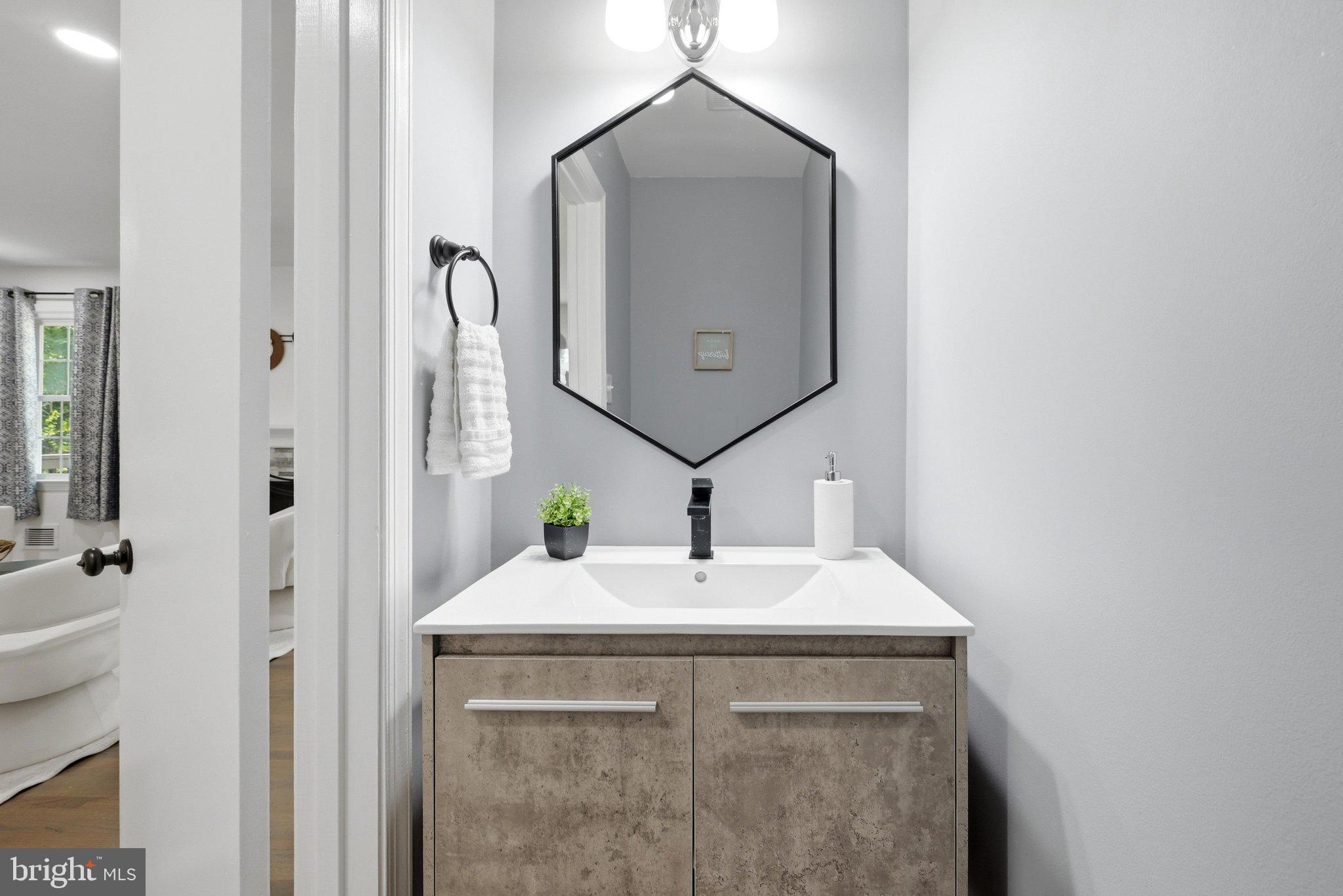 7202 Sampal Place Springfield, VA 22153 - Photo 17 of 44 Bathroom