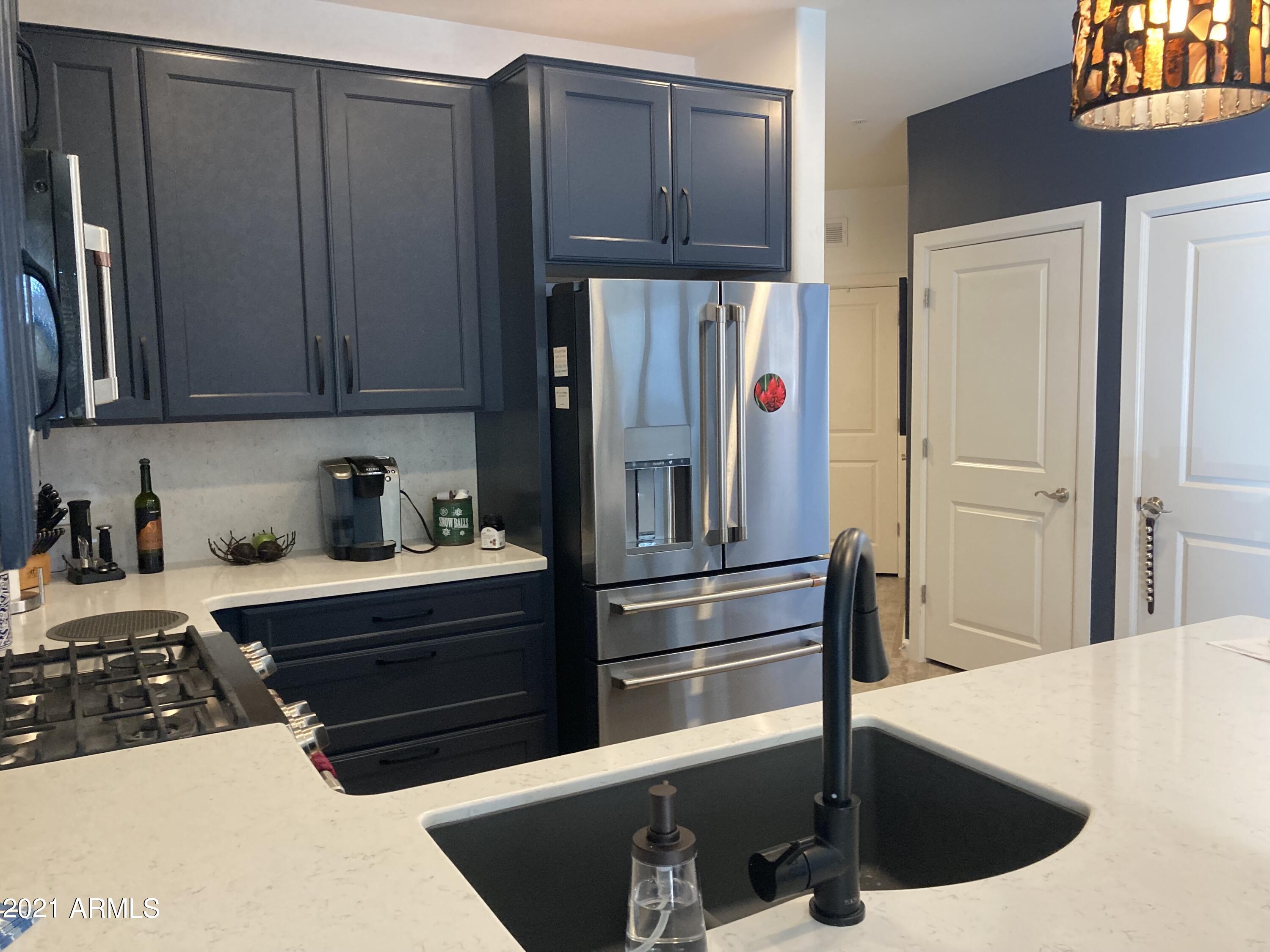 7291 North Scottsdale Road, Unit 1004 Paradise Valley, AZ 85253 - Photo 5 of 28 Brand new kitchen