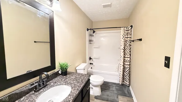 $2,400 | 6010 Lakeside Manor Avenue, Indianapolis, IN 46254