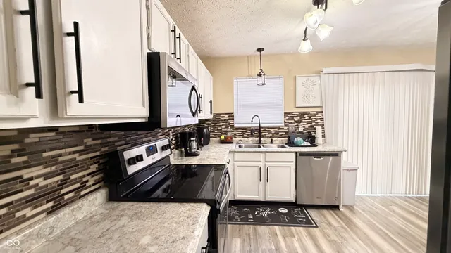 $2,400 | 6010 Lakeside Manor Avenue, Indianapolis, IN 46254