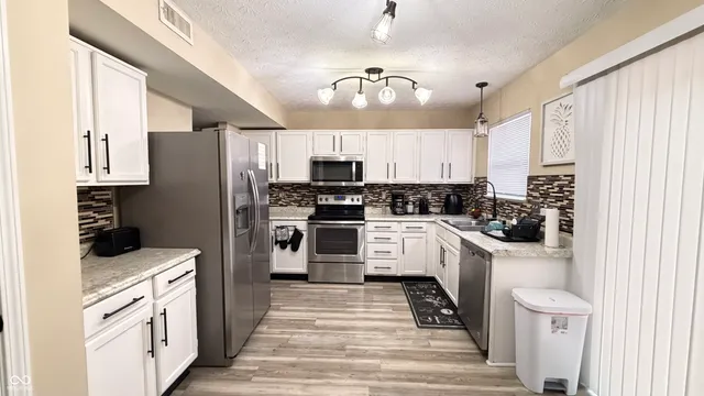 $2,400 | 6010 Lakeside Manor Avenue, Indianapolis, IN 46254