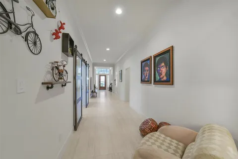 a view of livingroom with furniture