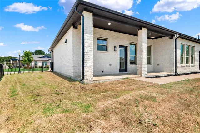 $375,000 | 3725 Creek View Drive, McKinney, TX 75071