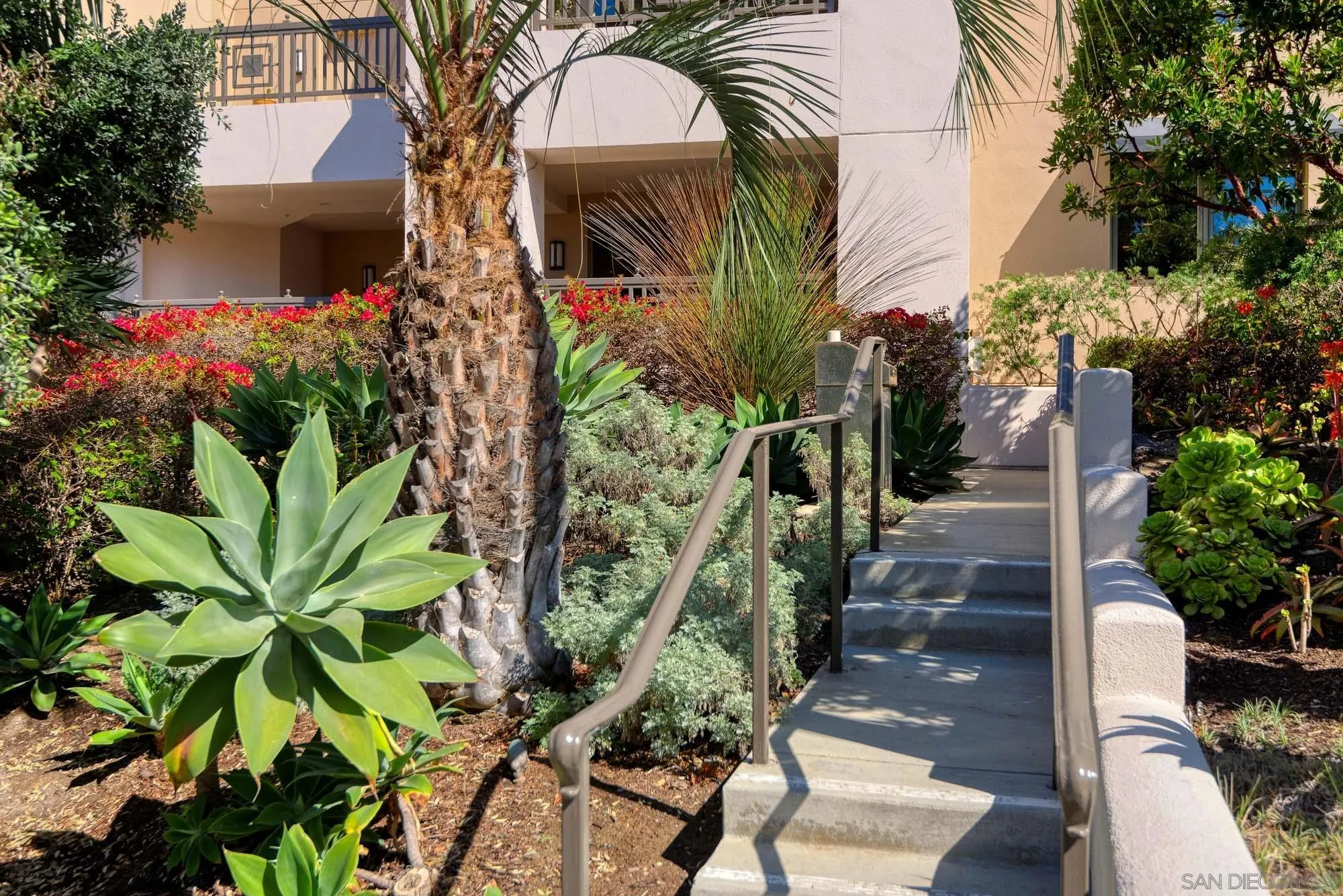 464 Prospect Street, Unit 101 La Jolla, CA 92037 - Photo 29 of 43 a view of outdoor space and yard