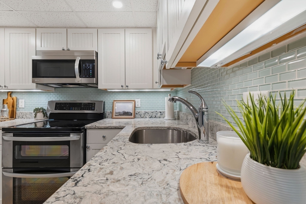 6 Mt Locust Place, Unit 2 Gloucester, MA 01930 - Photo 14 of 39