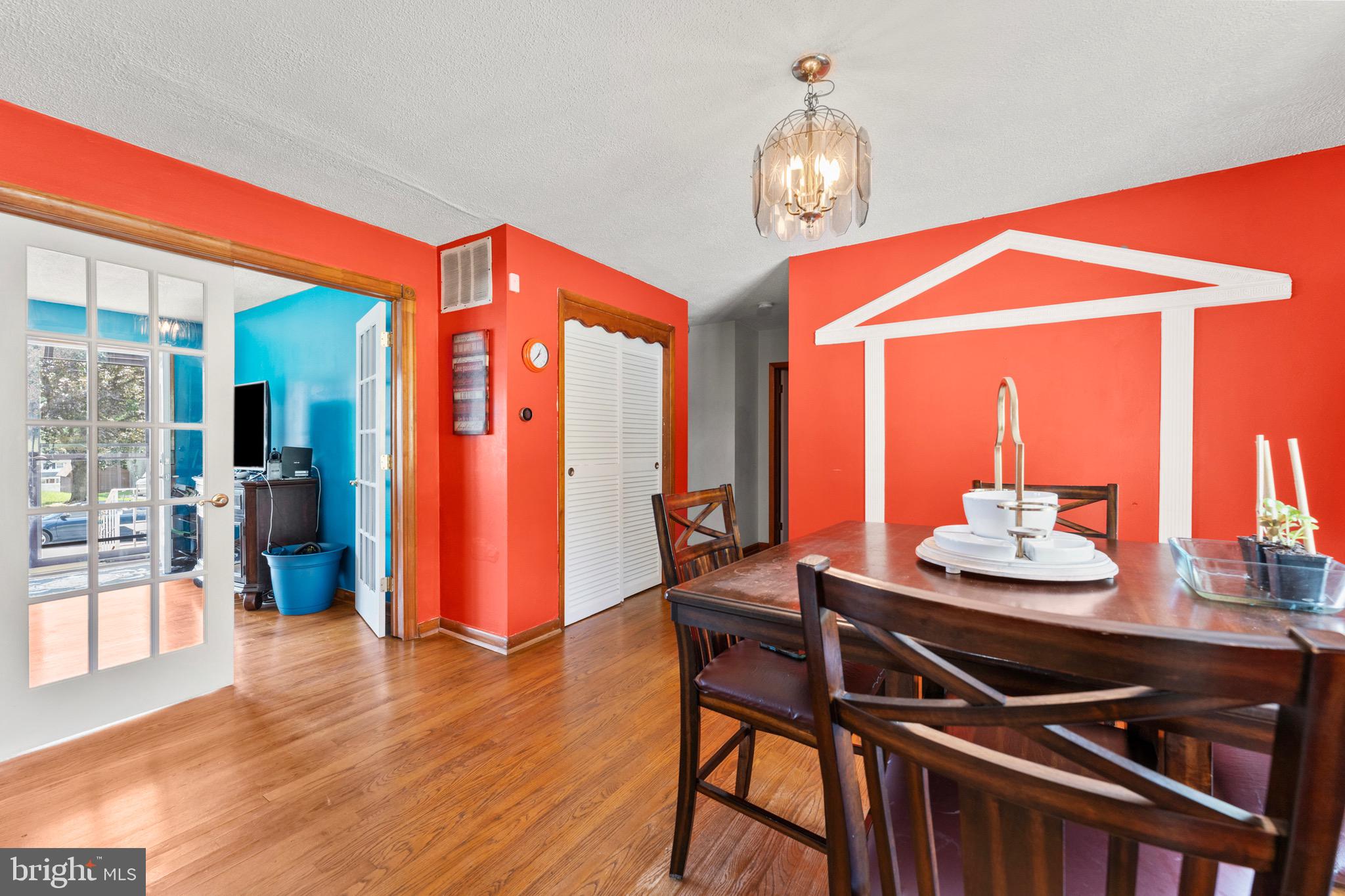 8426 Avery Road Baltimore, MD 21237 - Photo 14 of 25 a dining room with furniture and window