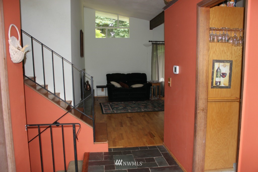 16428 Sylvester Road Southwest Burien, WA 98166 - Photo 5 of 7 Gallery Image 5