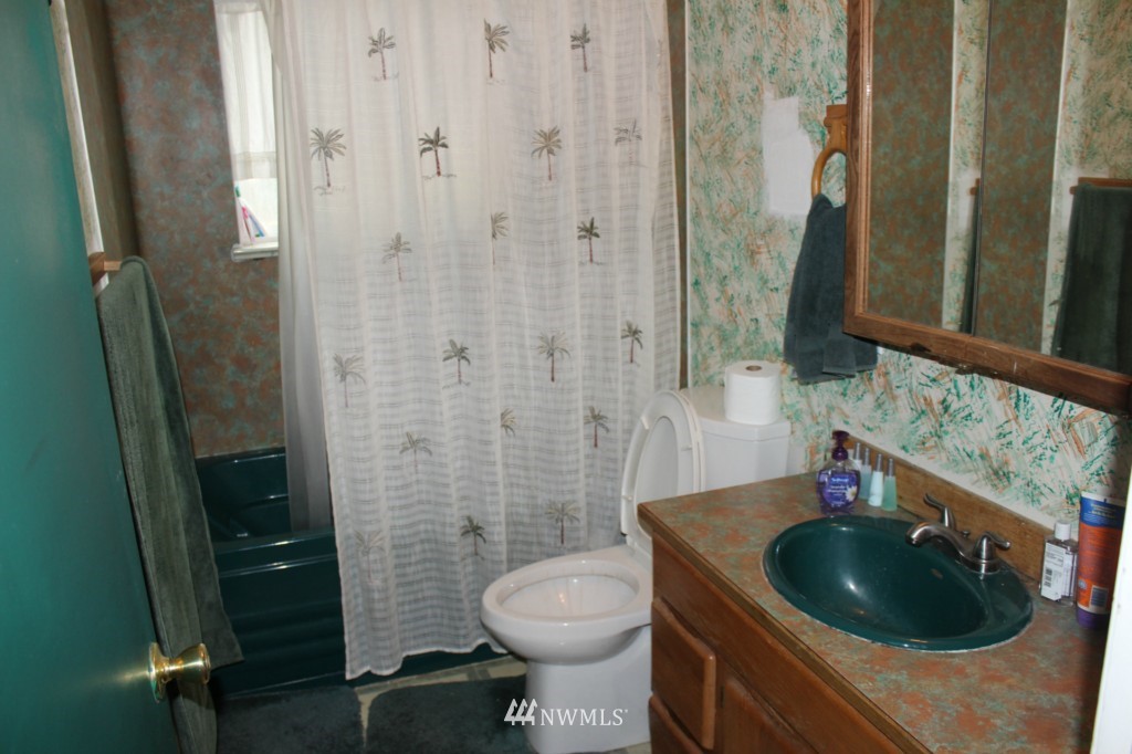 16428 Sylvester Road Southwest Burien, WA 98166 - Photo 6 of 7 Gallery Image 6