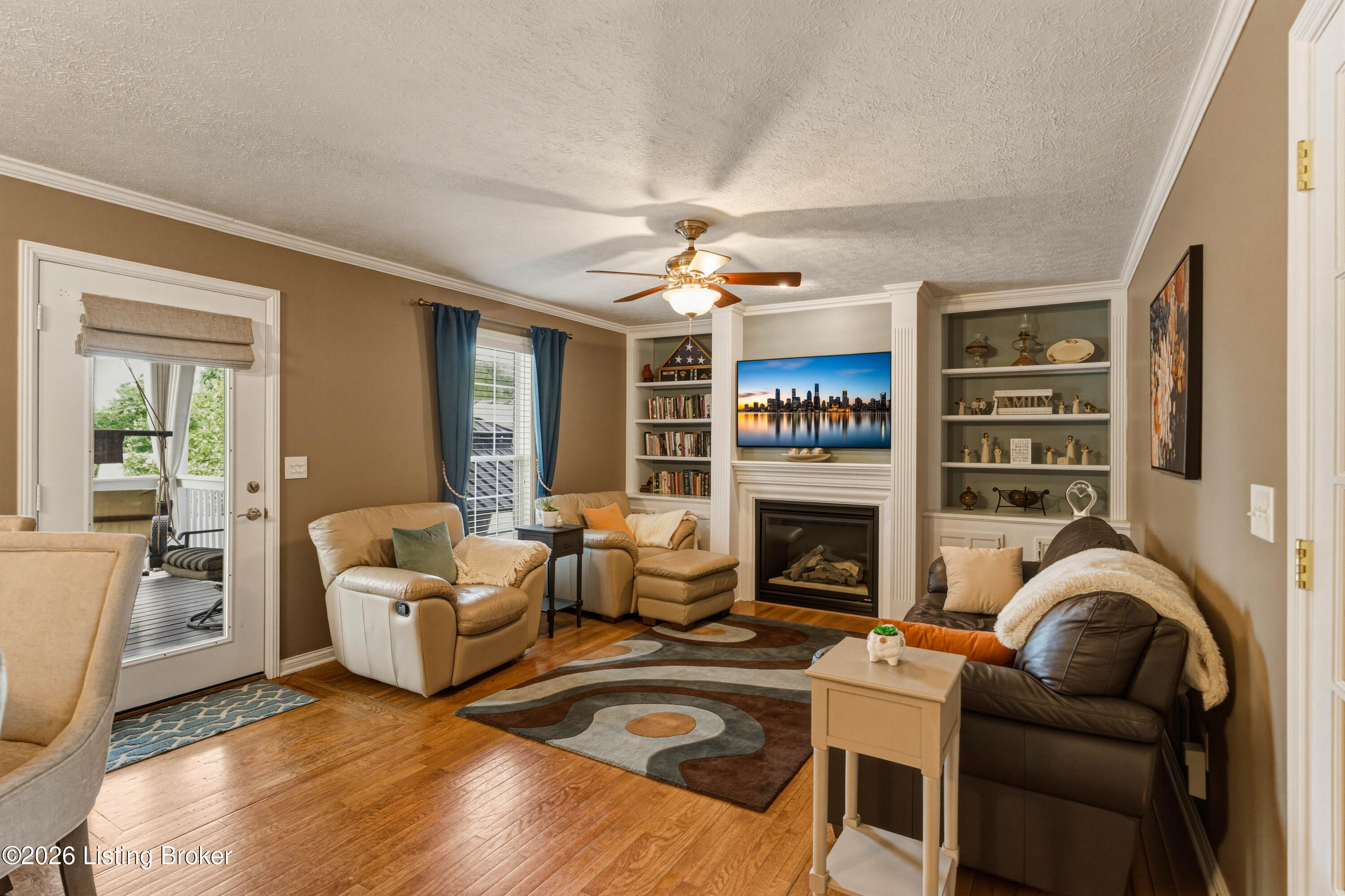 7210 Rambo Way Louisville, KY 40228 - Photo 2 of 30 Gorgeous built in shelving to decorate how you please!