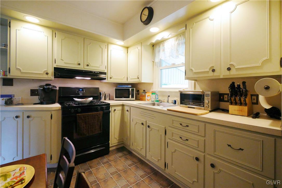 2248 Easton Road Bethlehem, PA 18015 - Photo 11 of 19 kitchen