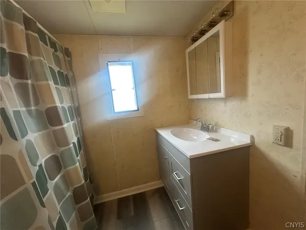 $59,500 | 239 Colonial Circle, Utica, NY 13502