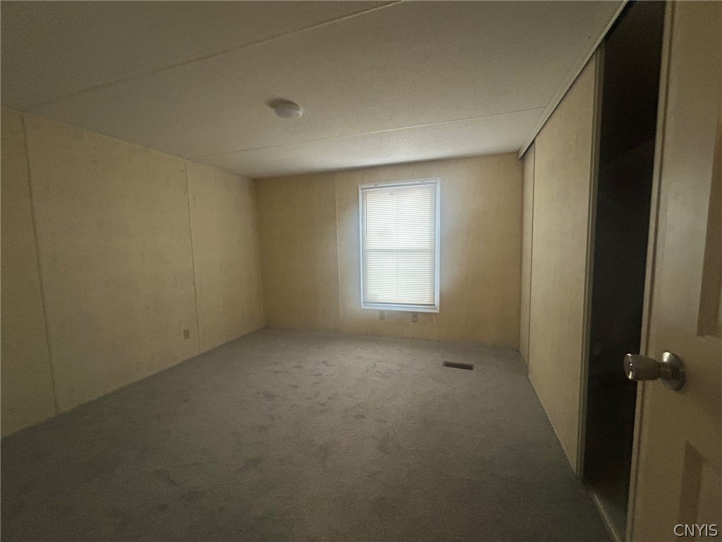 239 Colonial Circle Utica, NY 13502 - Photo 7 of 16