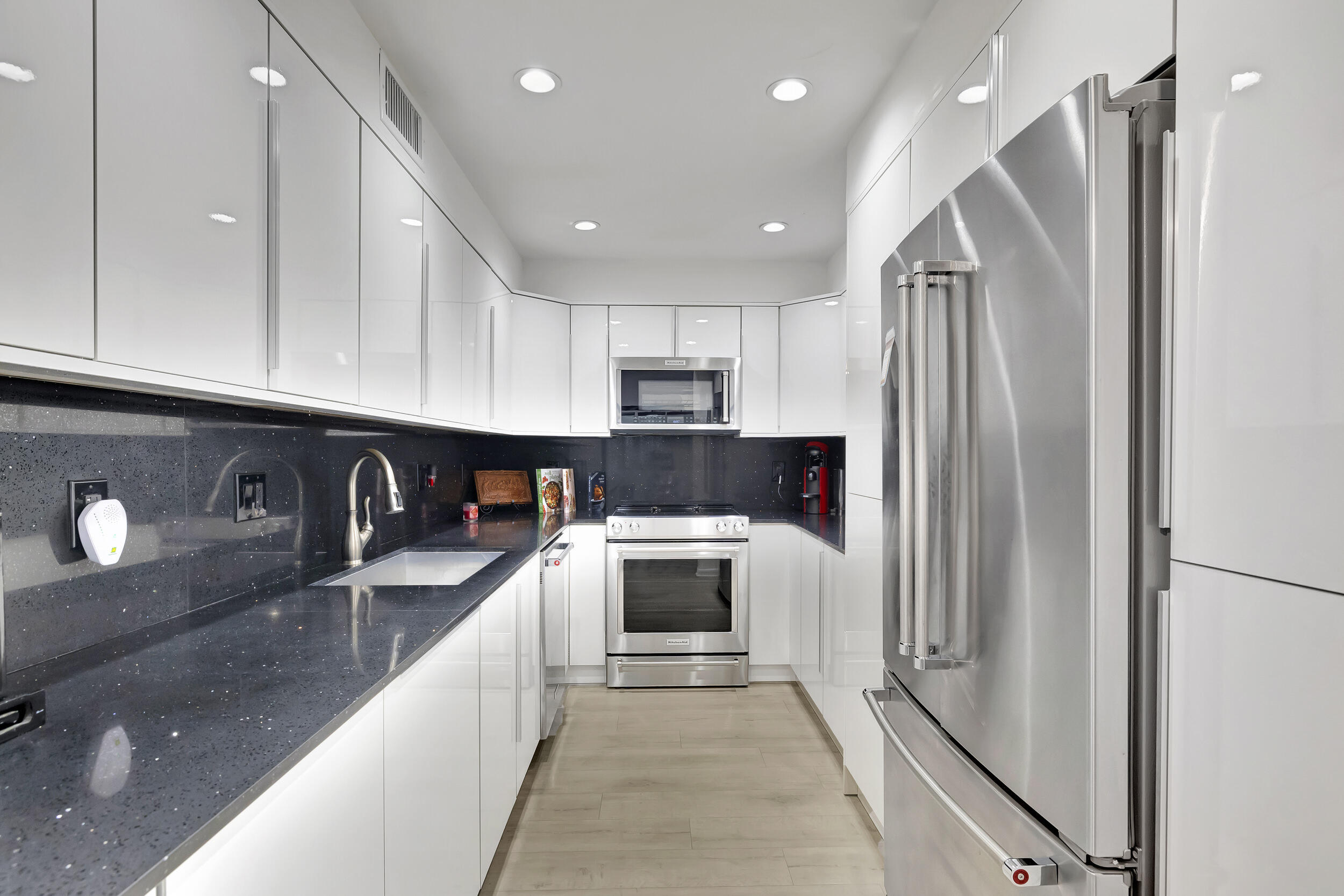 2851 South Ocean Boulevard, Unit 5L Boca Raton, FL 33432 - Photo 18 of 49 Kitchen