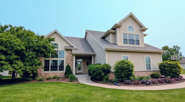 $684,900 | N100W17560 Whitetail Run, Germantown, WI 53022