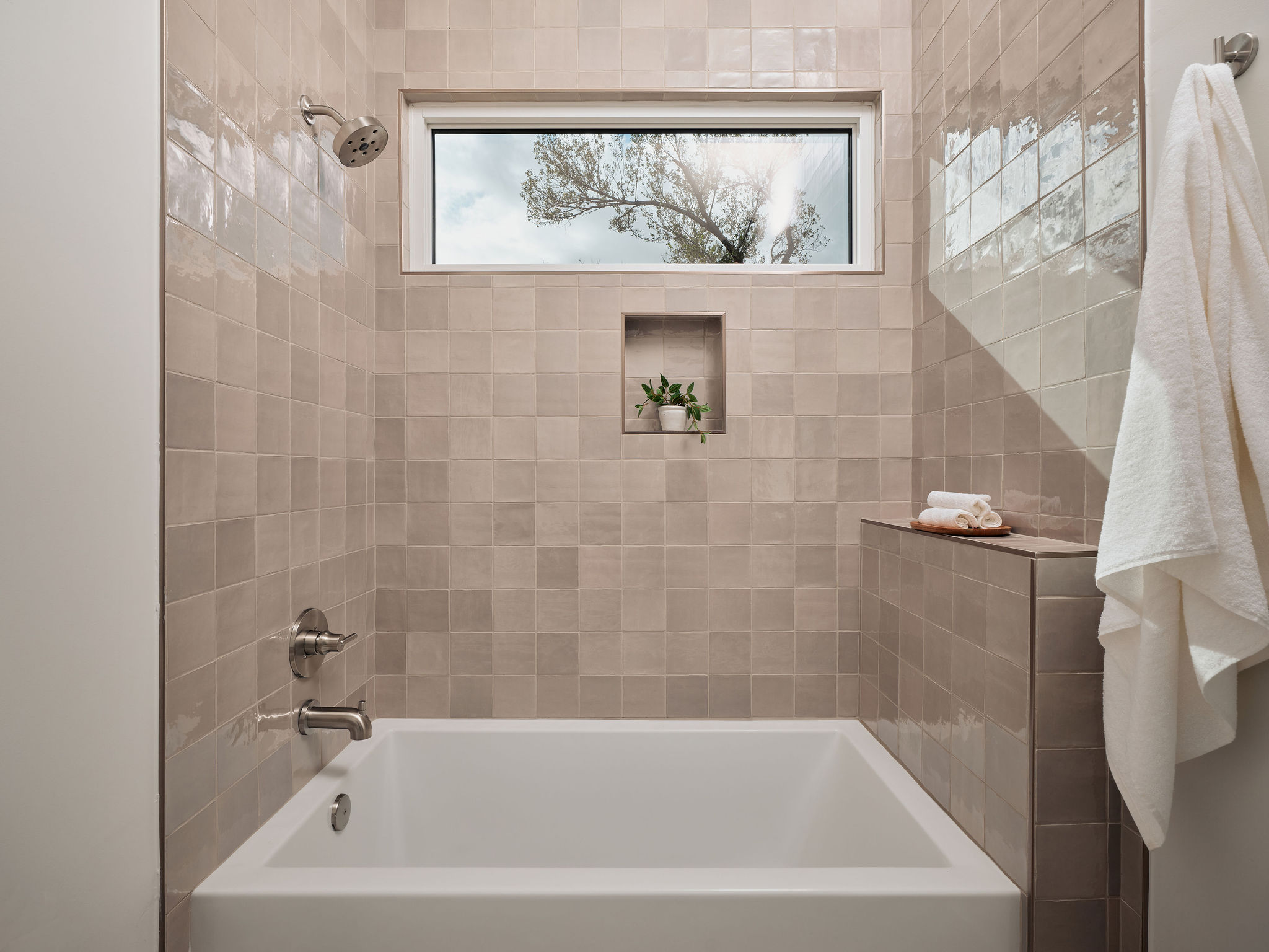1215 Fort Branch Boulevard, Unit 2 Austin, TX 78721 - Photo 13 of 23 a bathroom with a bathtub