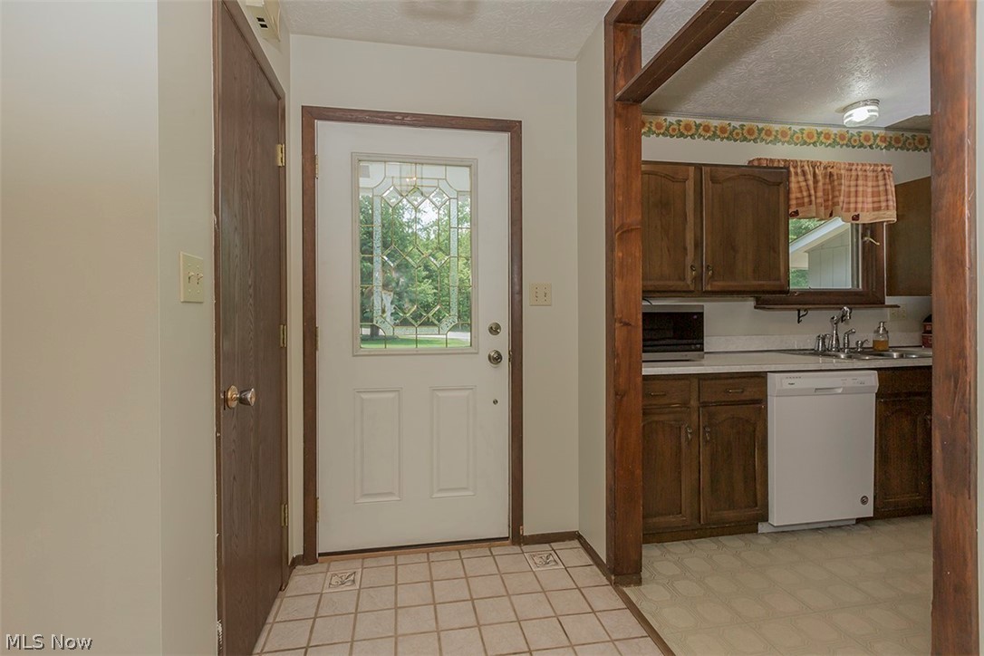 14860 Georgia Road Middlefield, OH 44062 - Photo 8 of 35