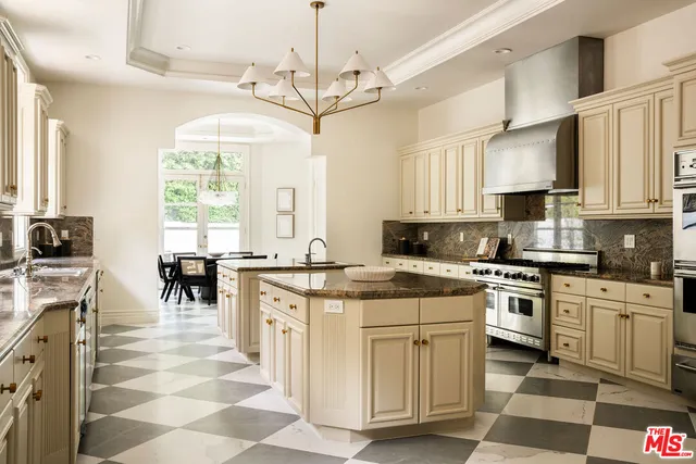 $11,995,000 | 10509 Vestone Way, Los Angeles, CA 90077