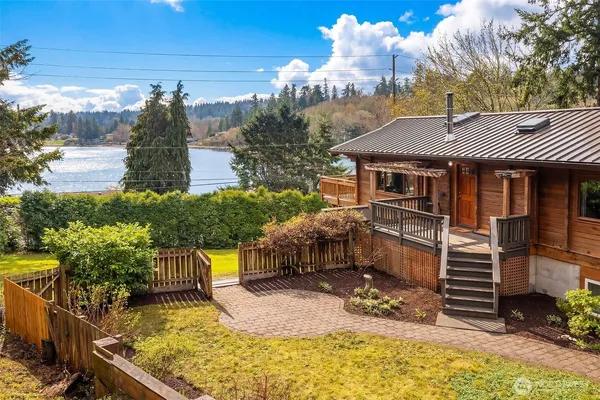 $898,000 | 8121 Southwest 222nd Place, Vashon, WA 98070