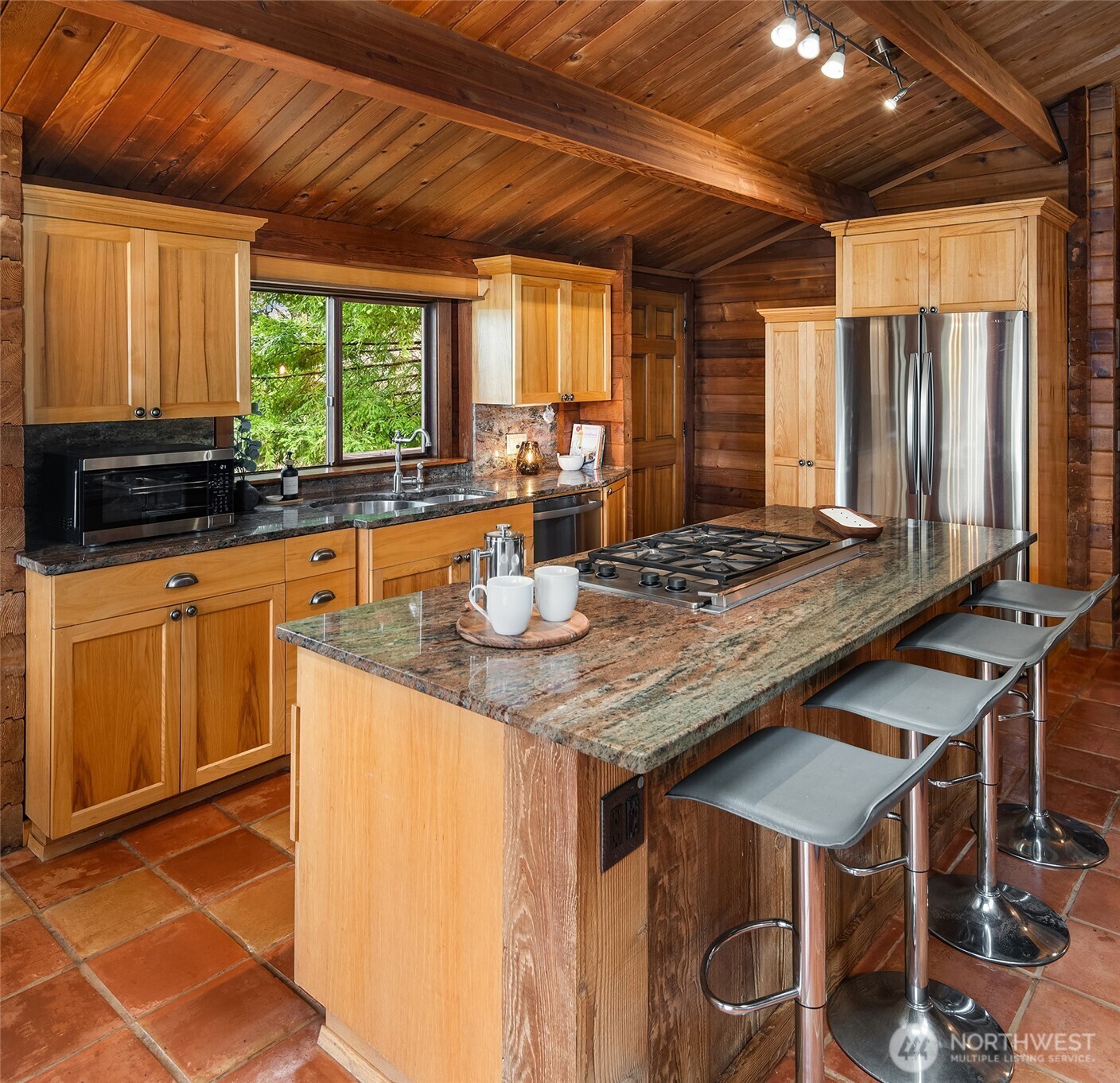 8121 Southwest 222nd Place Vashon, WA 98070 - Photo 6 of 33
