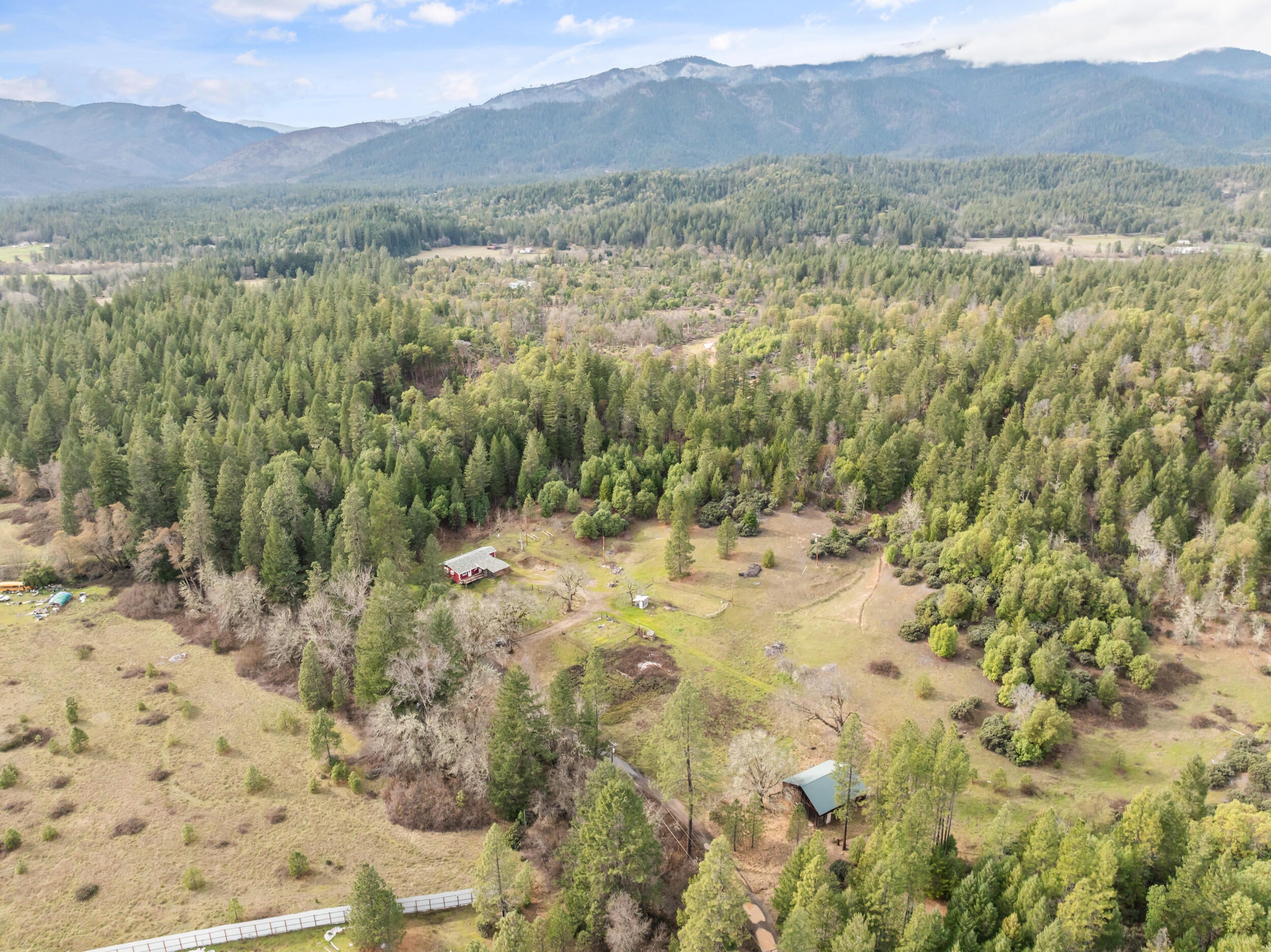1698 Davis Creek Road Selma, OR 97538 - Photo 35 of 42 34