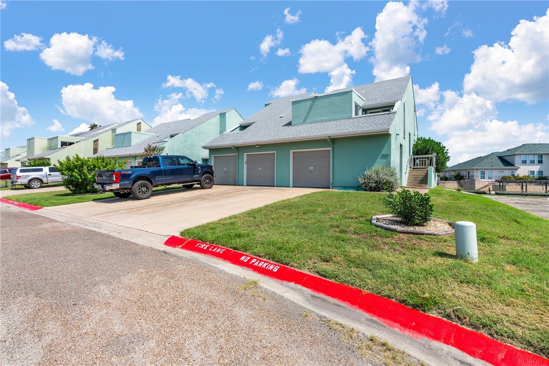 14300 Aloha Street, Unit 139 Corpus Christi, TX 78418 - Photo 5 of 26 a view of a house with backyard and garden