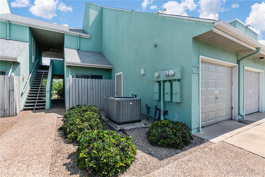 14300 Aloha Street, Unit 139 Corpus Christi, TX 78418 - Photo 7 of 26 a house with a outdoor space
