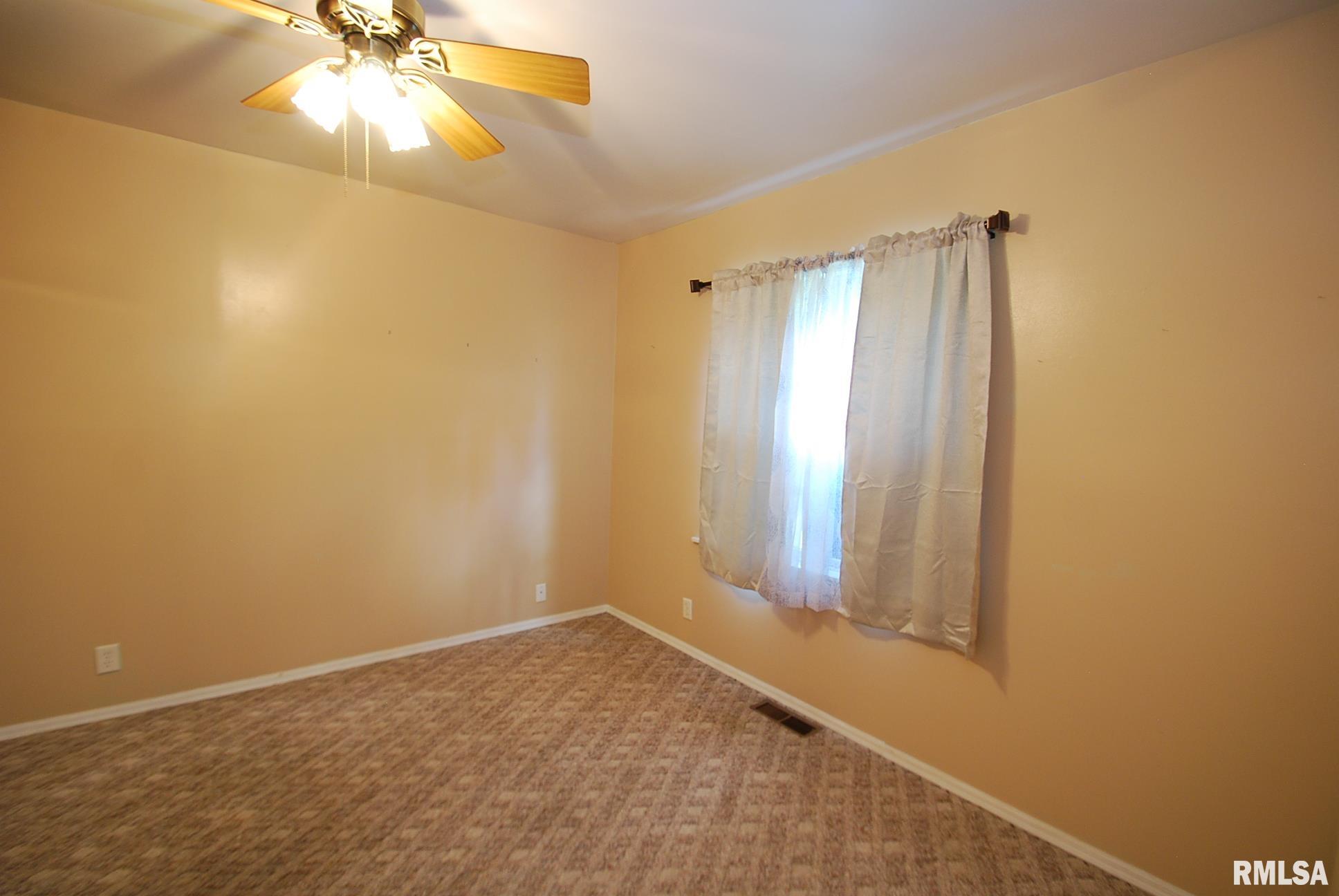 860 Kim Moor Road Peoria, IL 61607 - Photo 11 of 28 Gallery Image 11