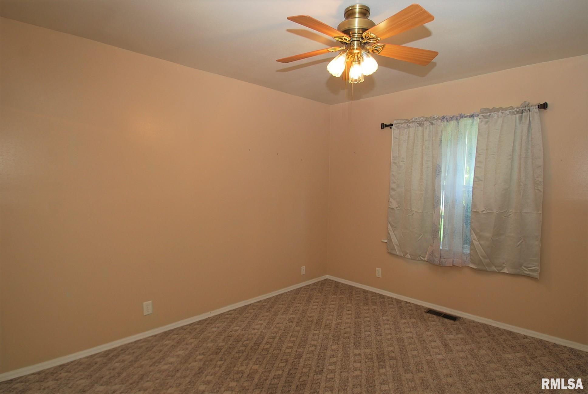 860 Kim Moor Road Peoria, IL 61607 - Photo 12 of 28 Gallery Image 12