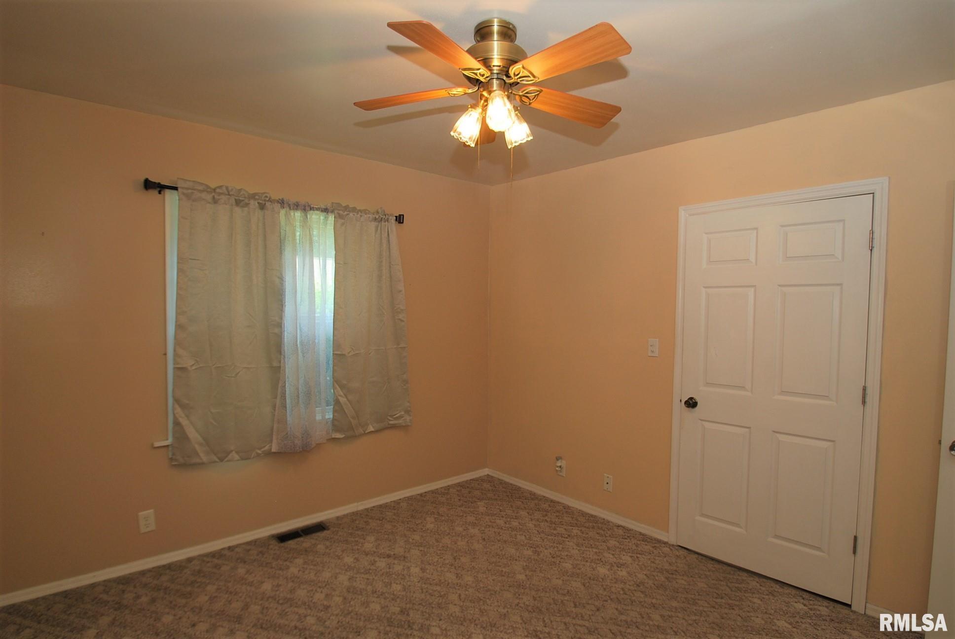 860 Kim Moor Road Peoria, IL 61607 - Photo 13 of 28 Gallery Image 13