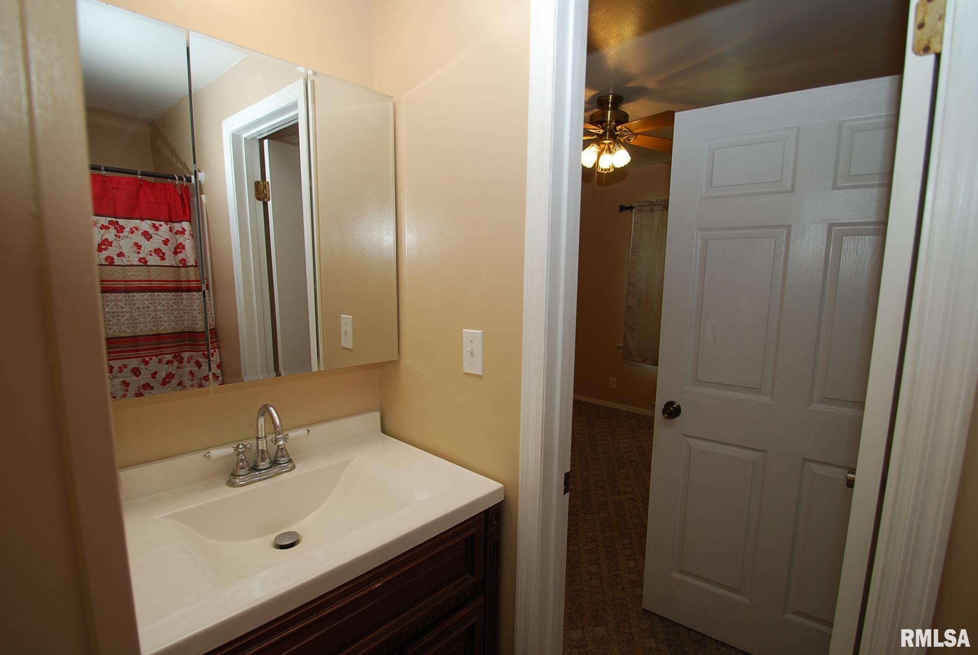860 Kim Moor Road Peoria, IL 61607 - Photo 15 of 28 Gallery Image 15
