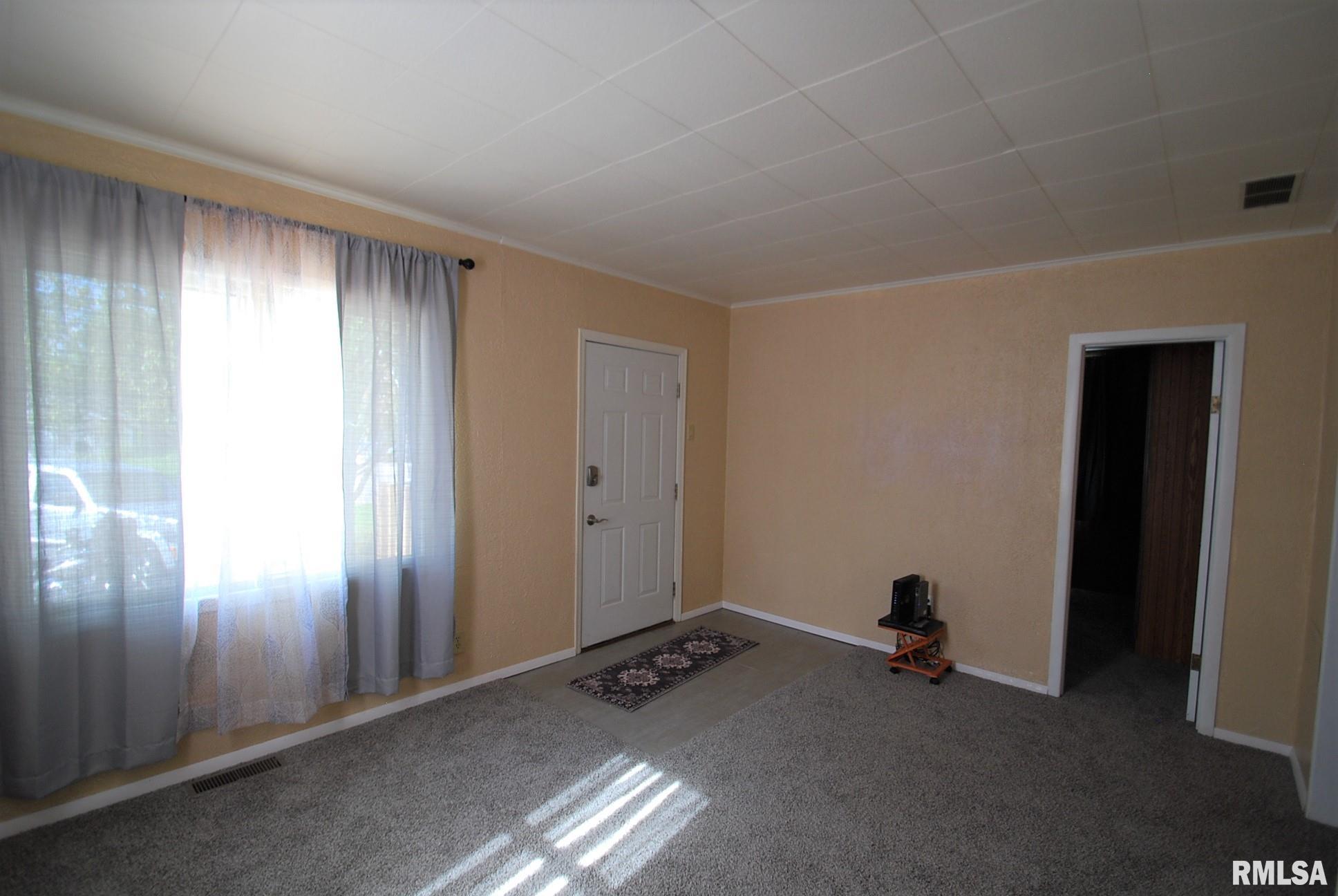 860 Kim Moor Road Peoria, IL 61607 - Photo 2 of 28 Gallery Image 2
