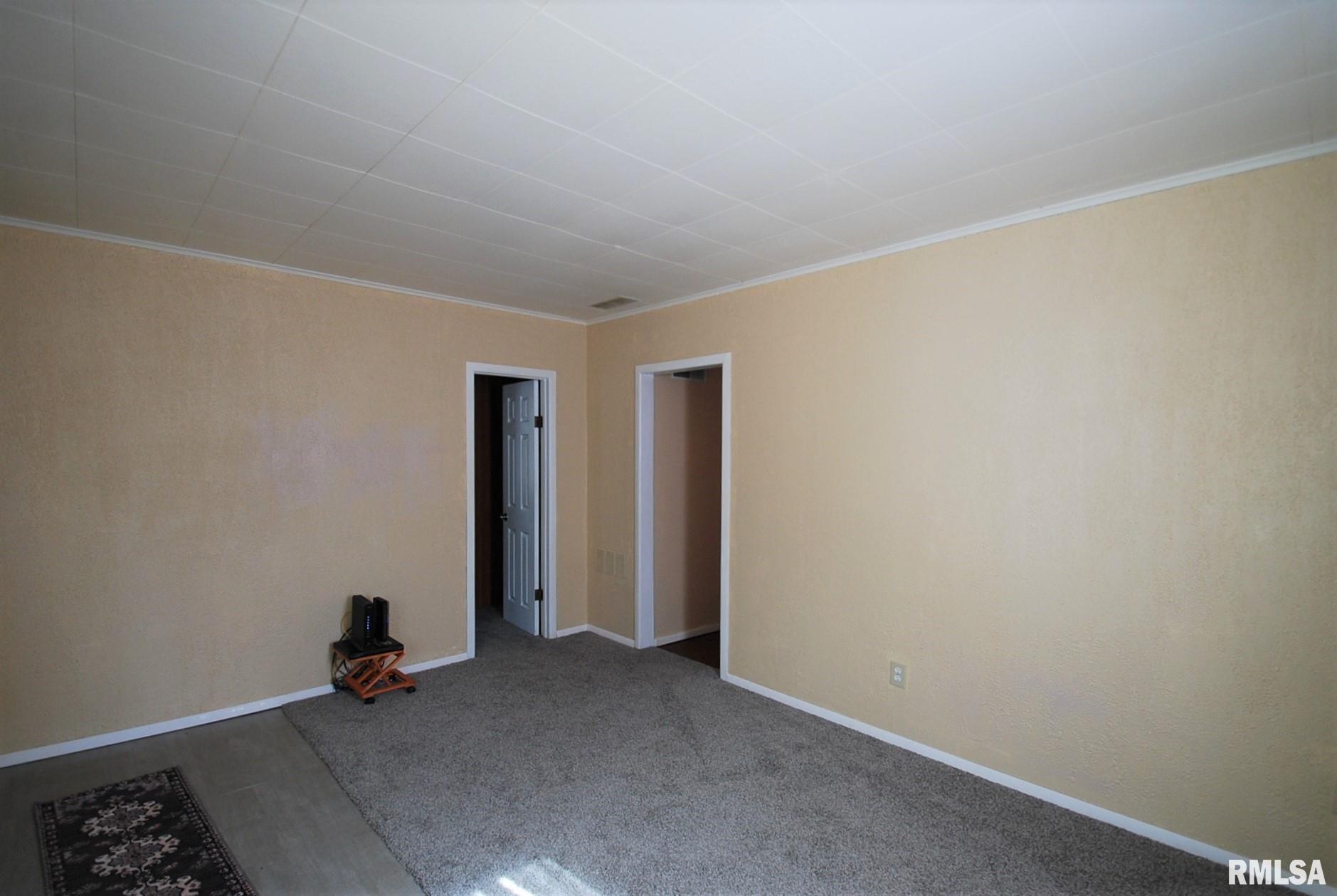 860 Kim Moor Road Peoria, IL 61607 - Photo 4 of 28 Gallery Image 4