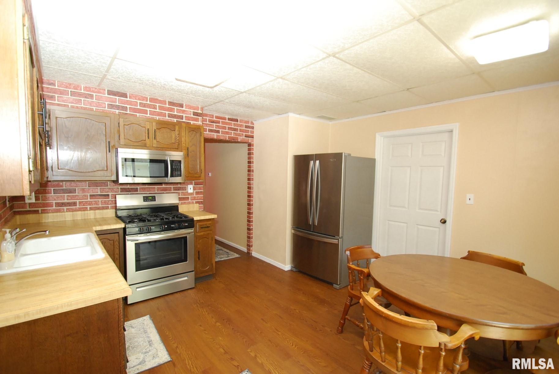 860 Kim Moor Road Peoria, IL 61607 - Photo 8 of 28 Gallery Image 8