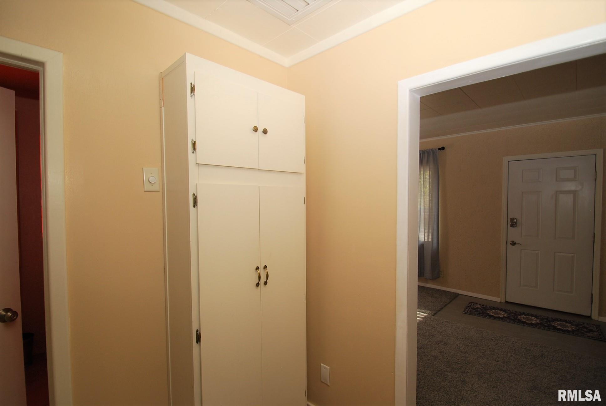 860 Kim Moor Road Peoria, IL 61607 - Photo 10 of 28 Gallery Image 10