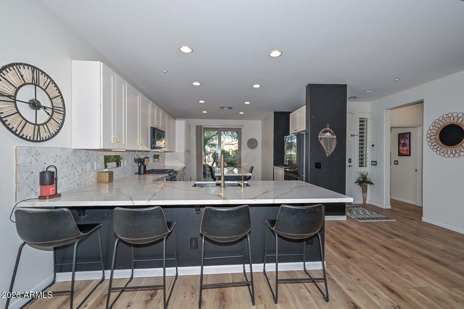 12917 West Red Fox Road Peoria, AZ 85383 - Photo 11 of 57 Kitchen Bar