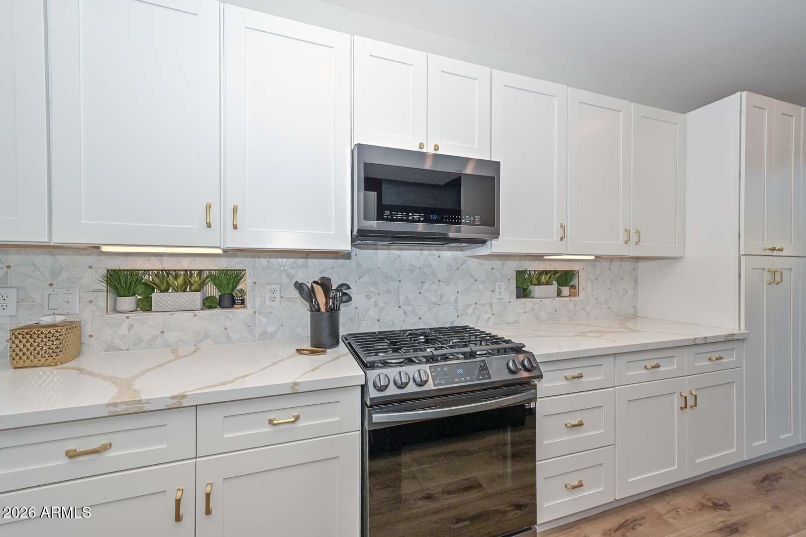 12917 West Red Fox Road Peoria, AZ 85383 - Photo 16 of 57 Kitchen-Range