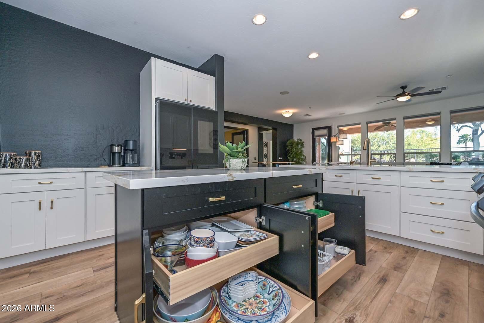 12917 West Red Fox Road Peoria, AZ 85383 - Photo 18 of 57 Kitchen-Slide Outs