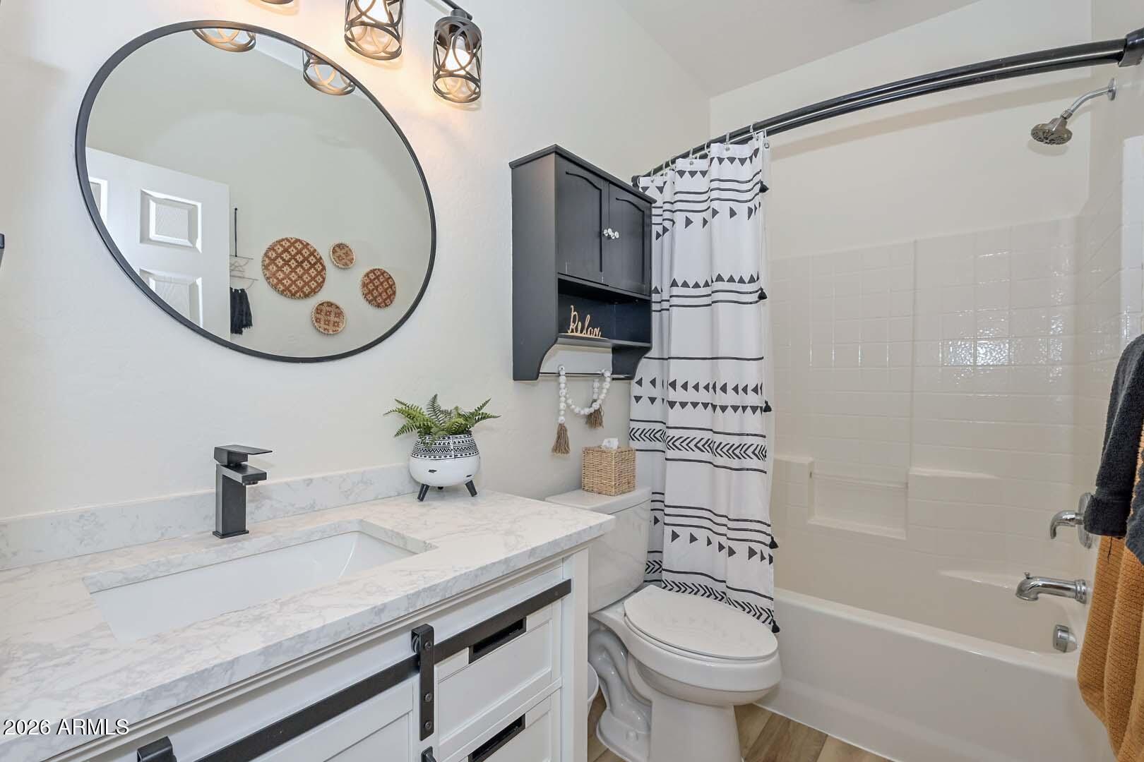 12917 West Red Fox Road Peoria, AZ 85383 - Photo 31 of 57 Hall Bath