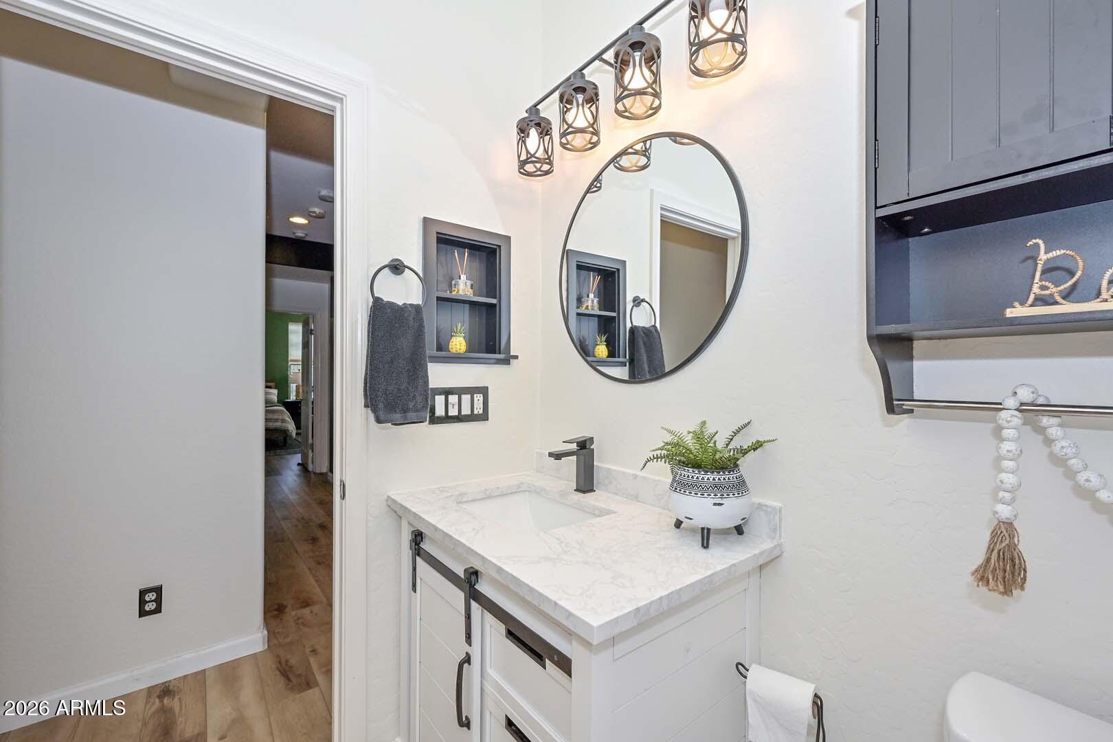 12917 West Red Fox Road Peoria, AZ 85383 - Photo 32 of 57 Hall Bath2