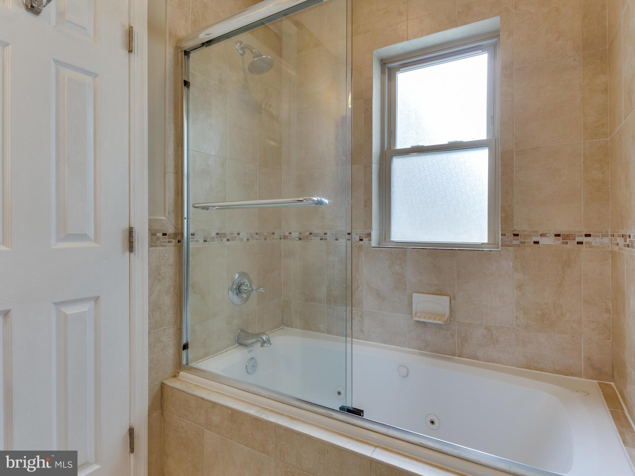 412 19th Street Northeast, Unit 302 Washington, DC 20002 - Photo 13 of 16 Bath (Master)