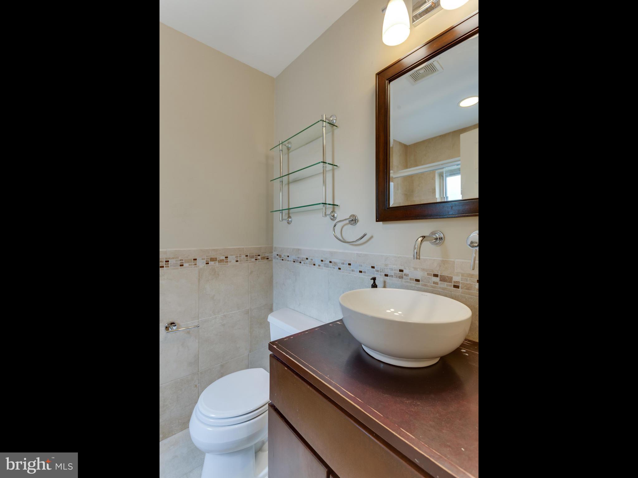 412 19th Street Northeast, Unit 302 Washington, DC 20002 - Photo 14 of 16 Bath (Master)