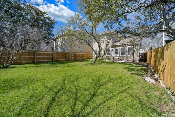 a view of a yard with a house