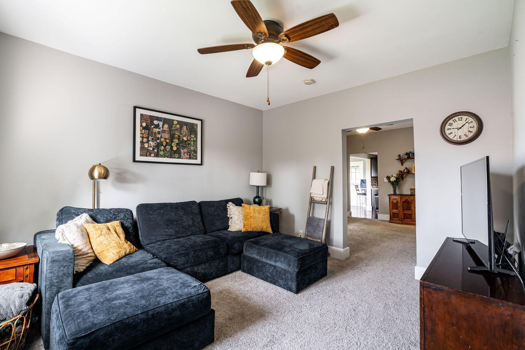 12500 Knoll Road Elm Grove, WI 53122 - Photo 14 of 37 Living Room
