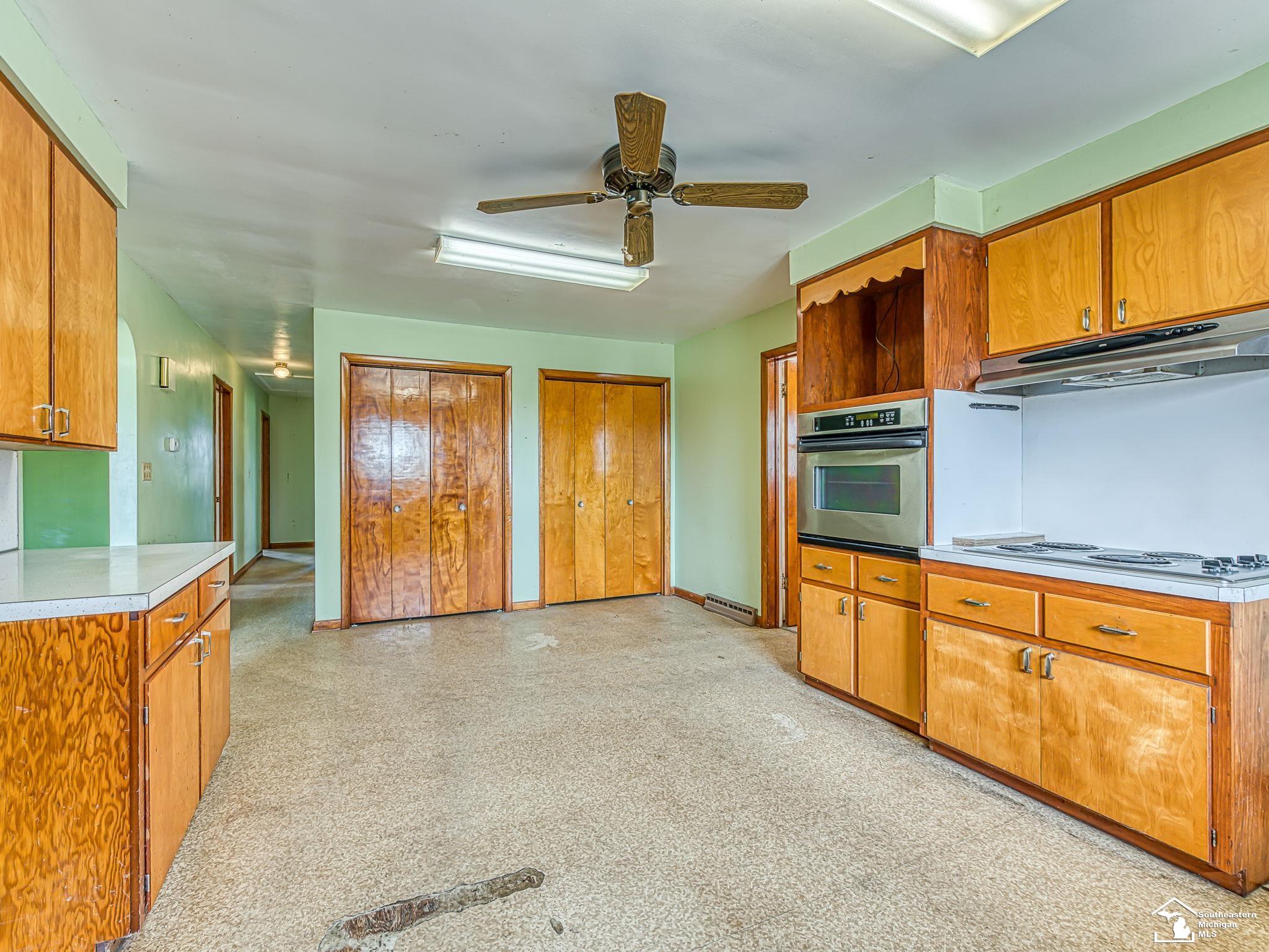 1932 West Albain Road Monroe, MI 48161 - Photo 7 of 57 50203798-db4a5df2-e819-42ac-a1e0-2a931dcea2bc.JPG